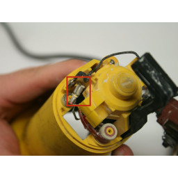 DeWalt D28110 Замена щетки и пружины